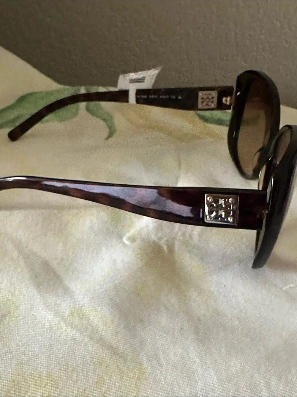 Tory Burch Black Frame Sunglasses with Brown Gradient Lenses